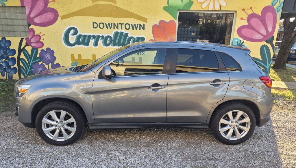 Used 2014 Mitsubishi Outlander Sport SE FWD image 2