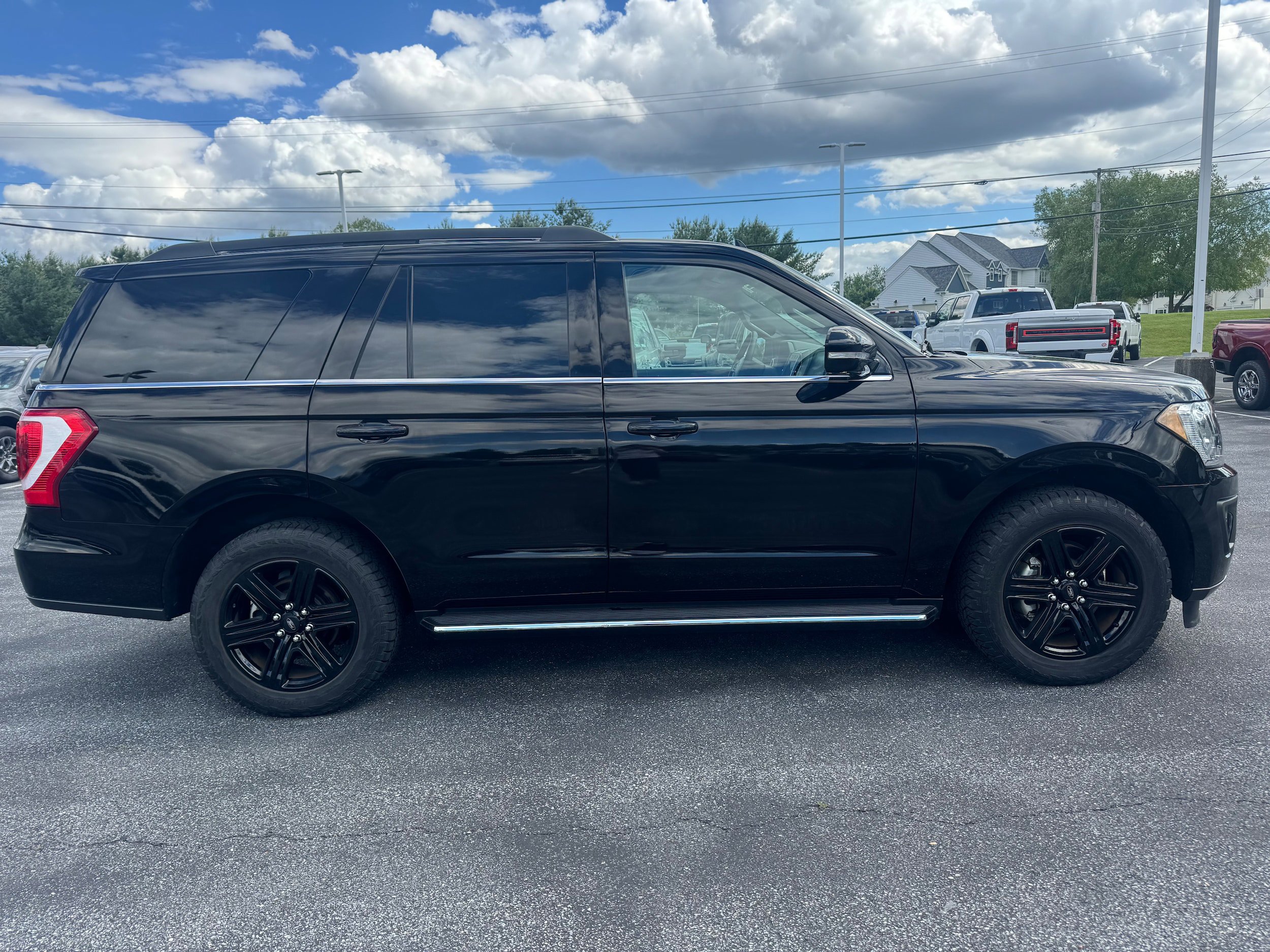 Used 2020 Ford Expedition XLT w/ Equipment Group 202A AWD/4WD image 6