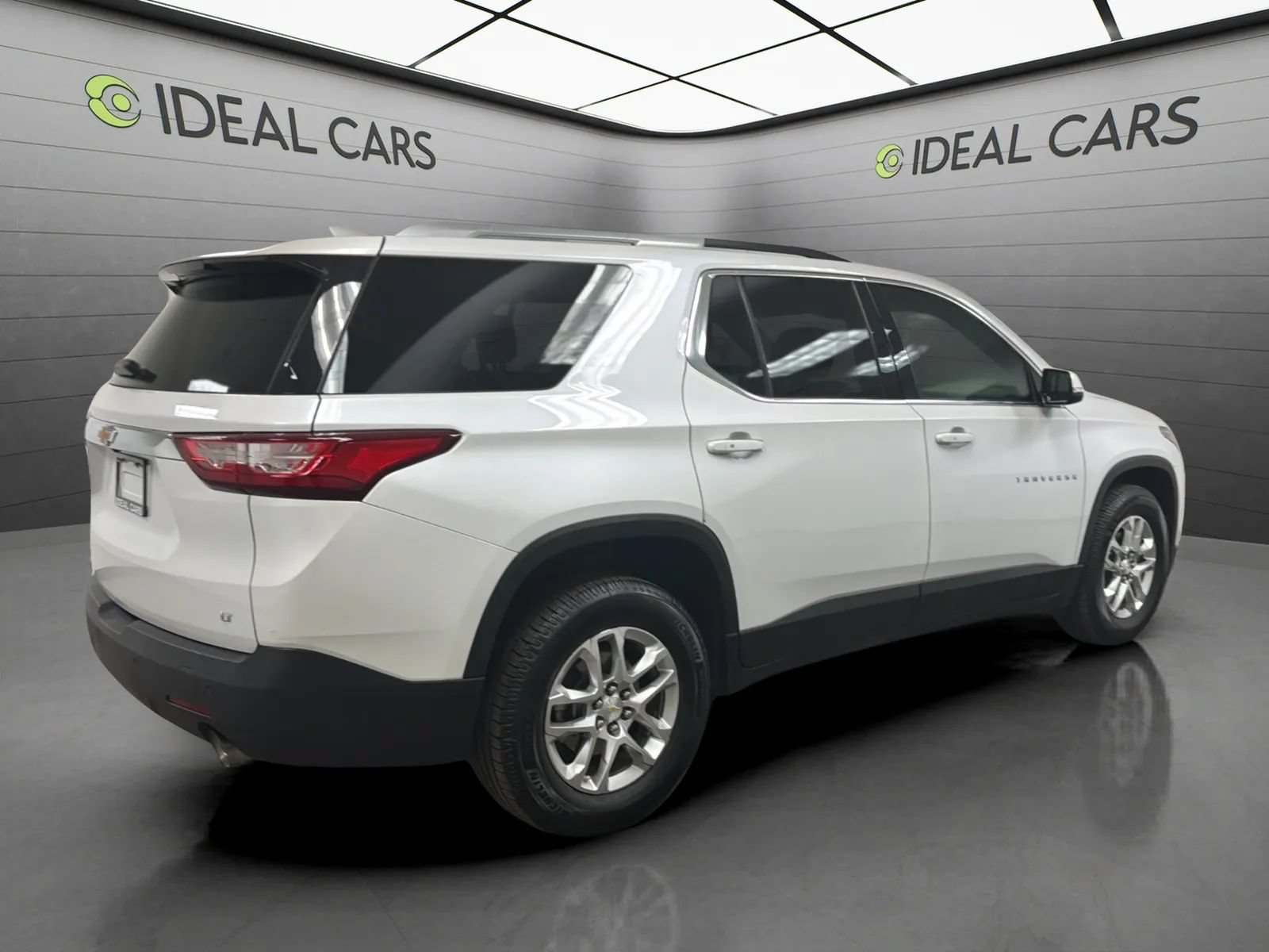Used 2018 Chevrolet Traverse LT FWD image 5