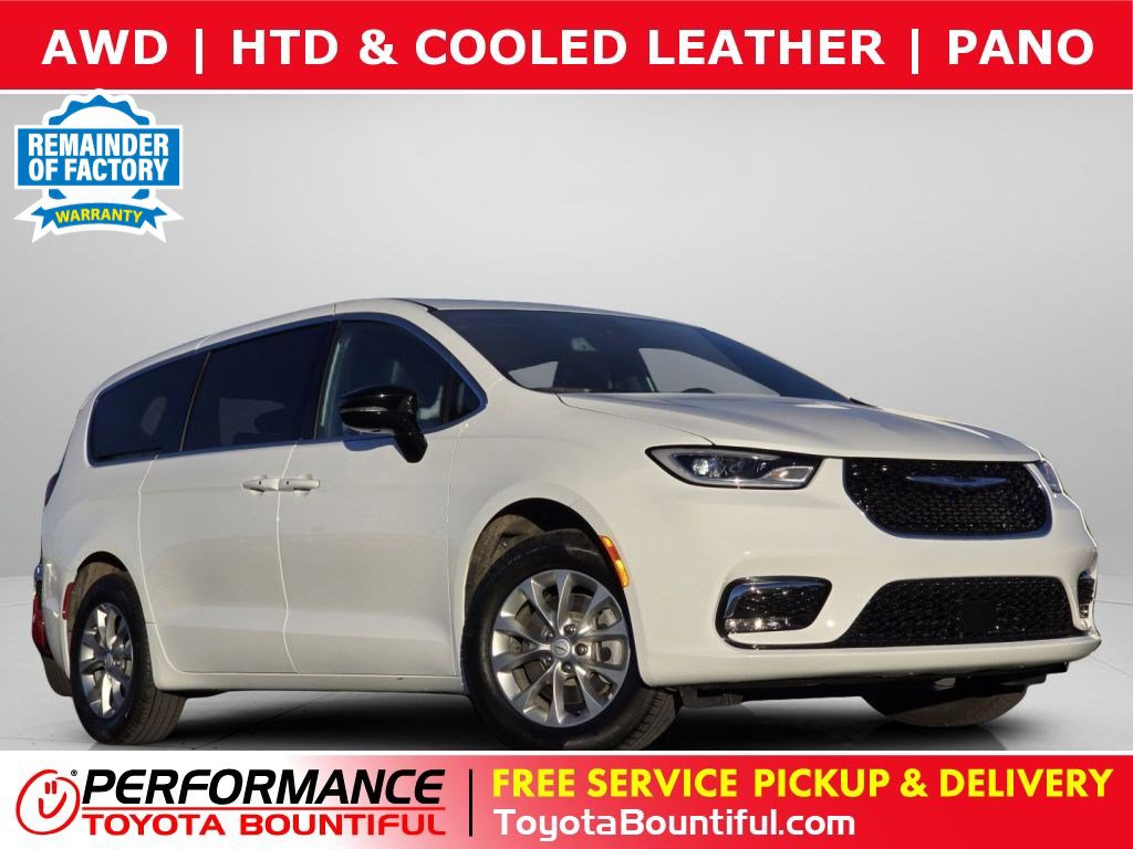 Used 2026 Chrysler Pacifica Limited image 1