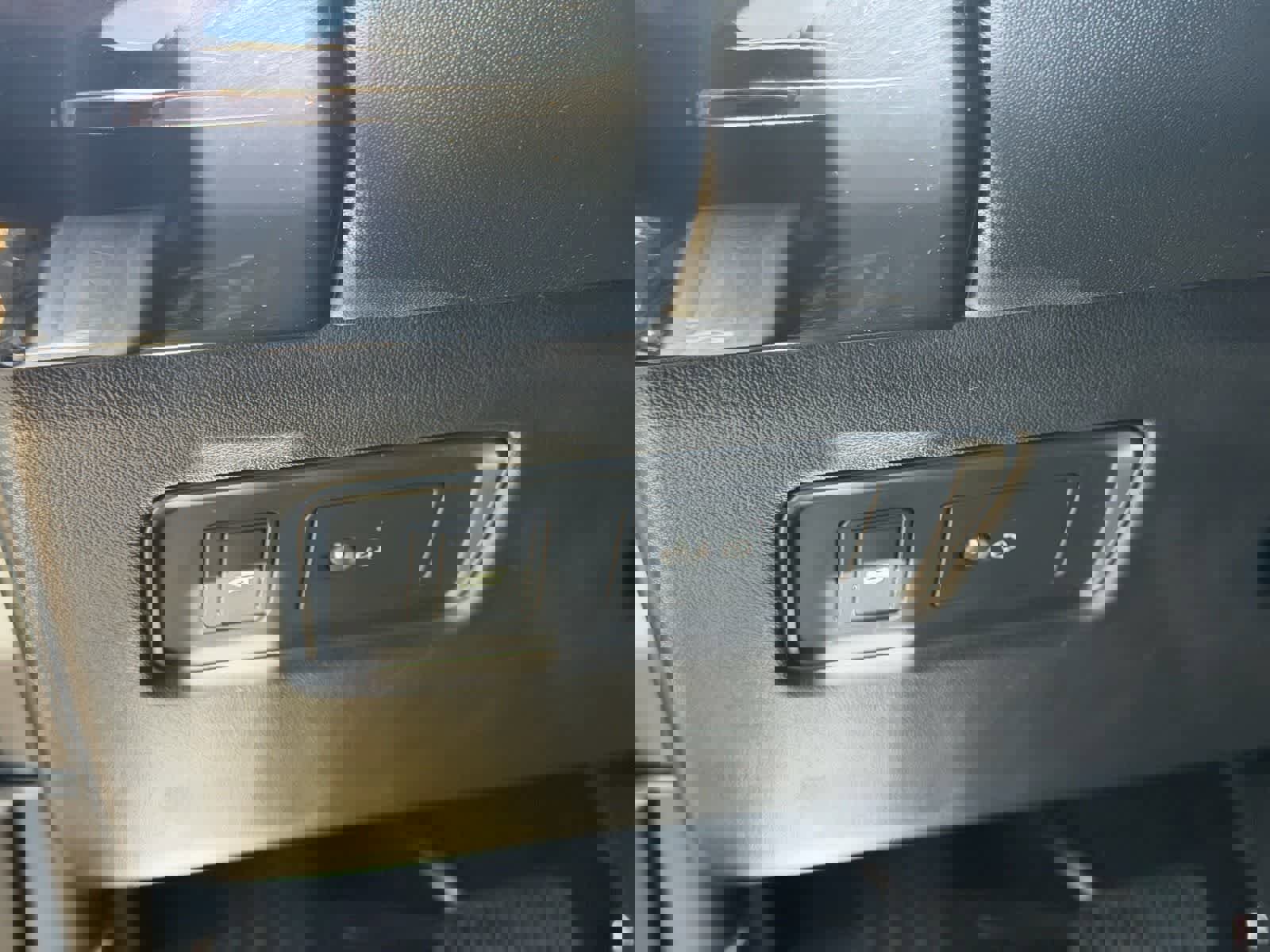 Used 2020 Land Rover Range Rover HSE image 16