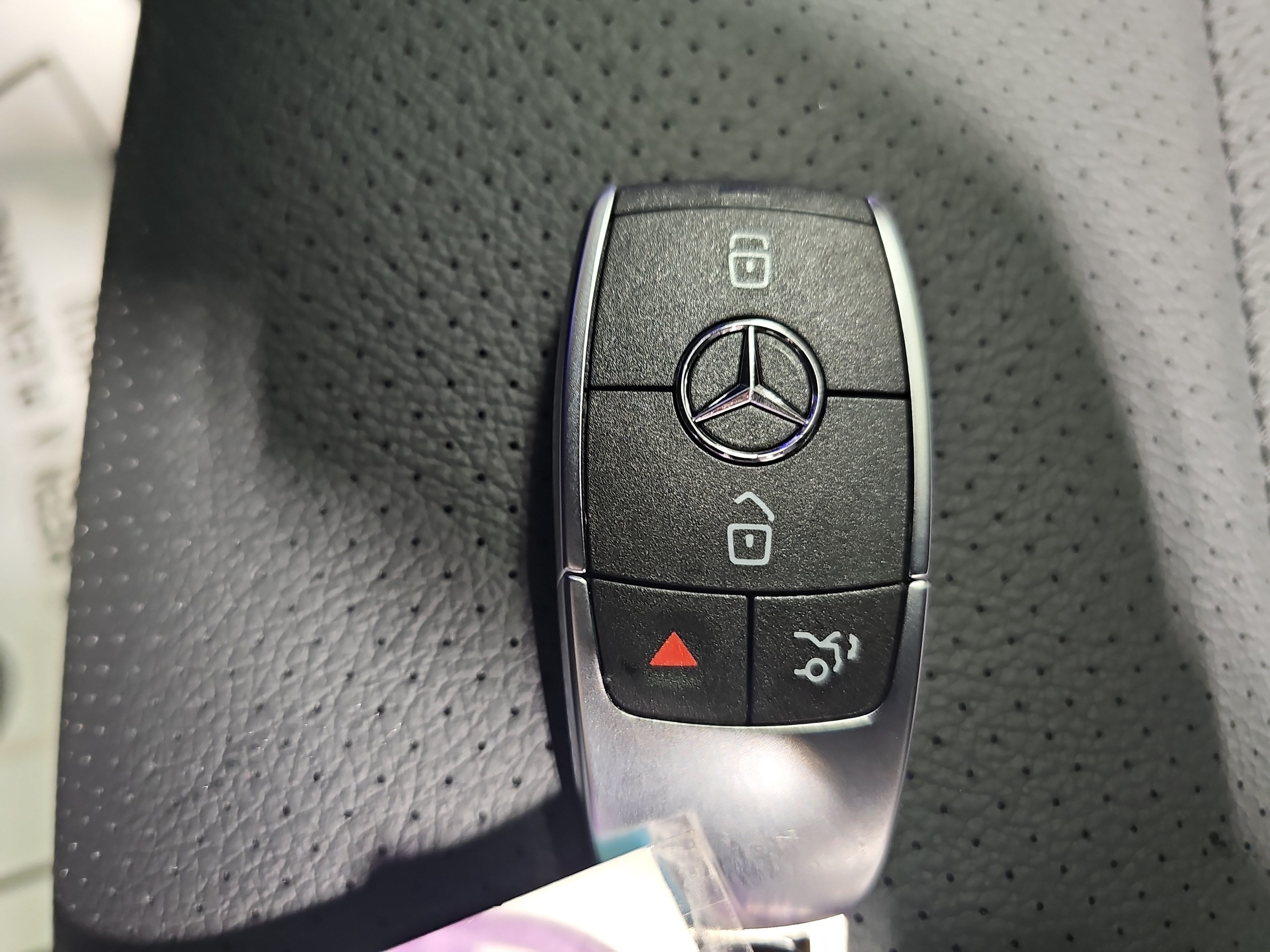 New 2026 Mercedes-Benz GLS 450 4MATIC image 37
