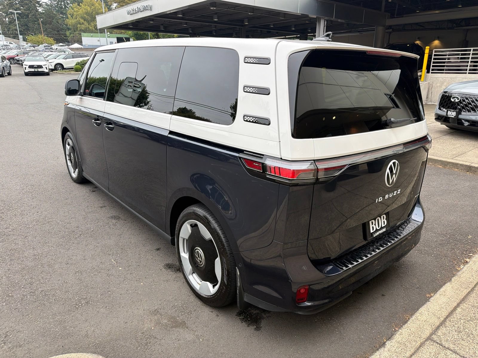 Used 2025 Volkswagen ID. Buzz Pro S Plus AWD/4WD image 11
