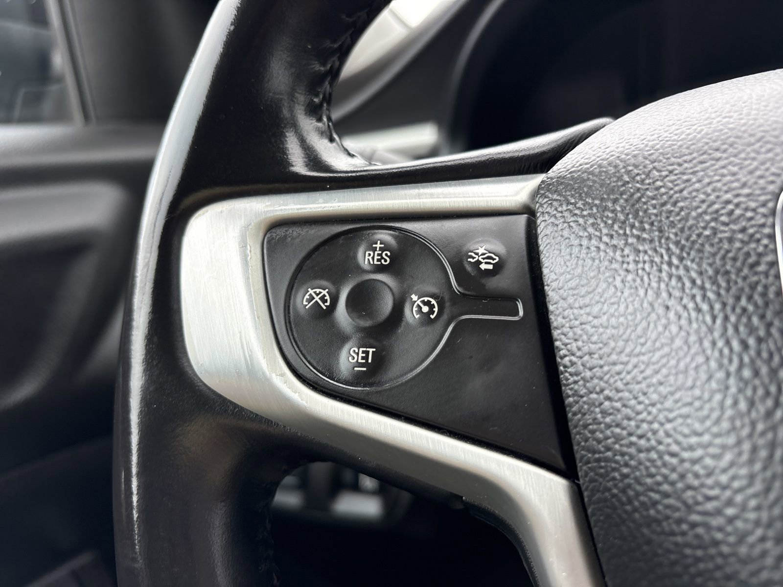 Used 2022 GMC Acadia SLT image 28