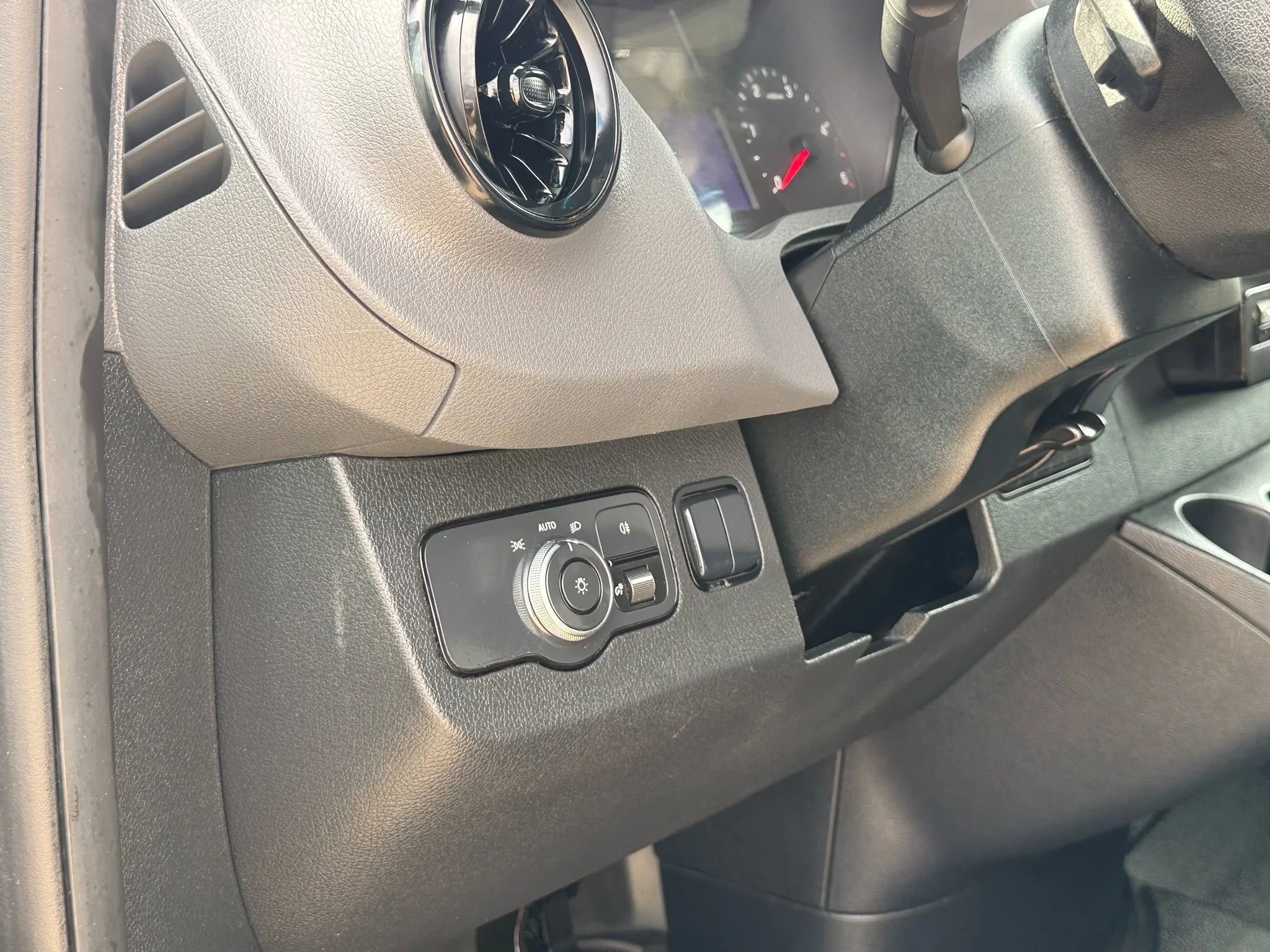 Used 2019 Mercedes-Benz Sprinter 144 image 19