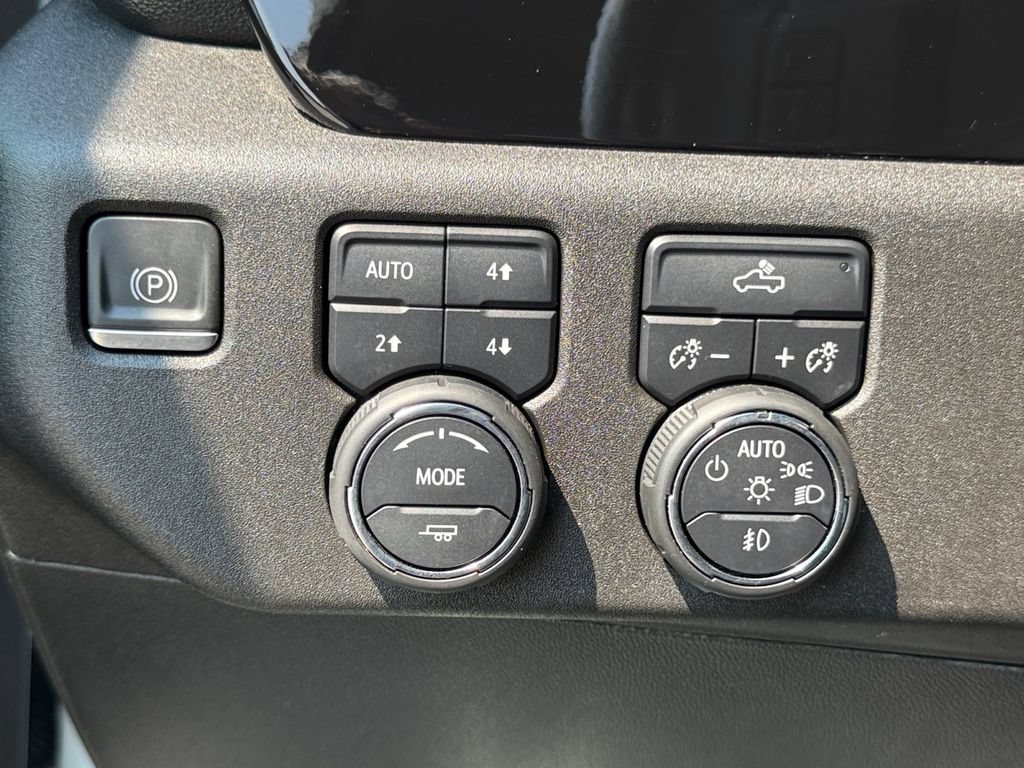 Used 2022 Chevrolet Silverado 1500 RST w/ Max Trailering Package AWD/4WD image 23