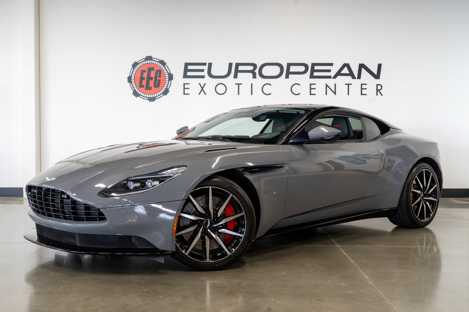Used 2018 Aston Martin DB11 V12 RWD image 28