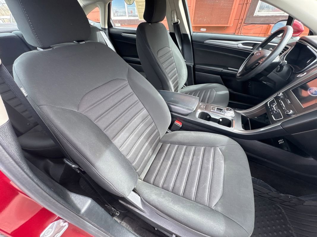 Used 2019 Ford Fusion SE image 18