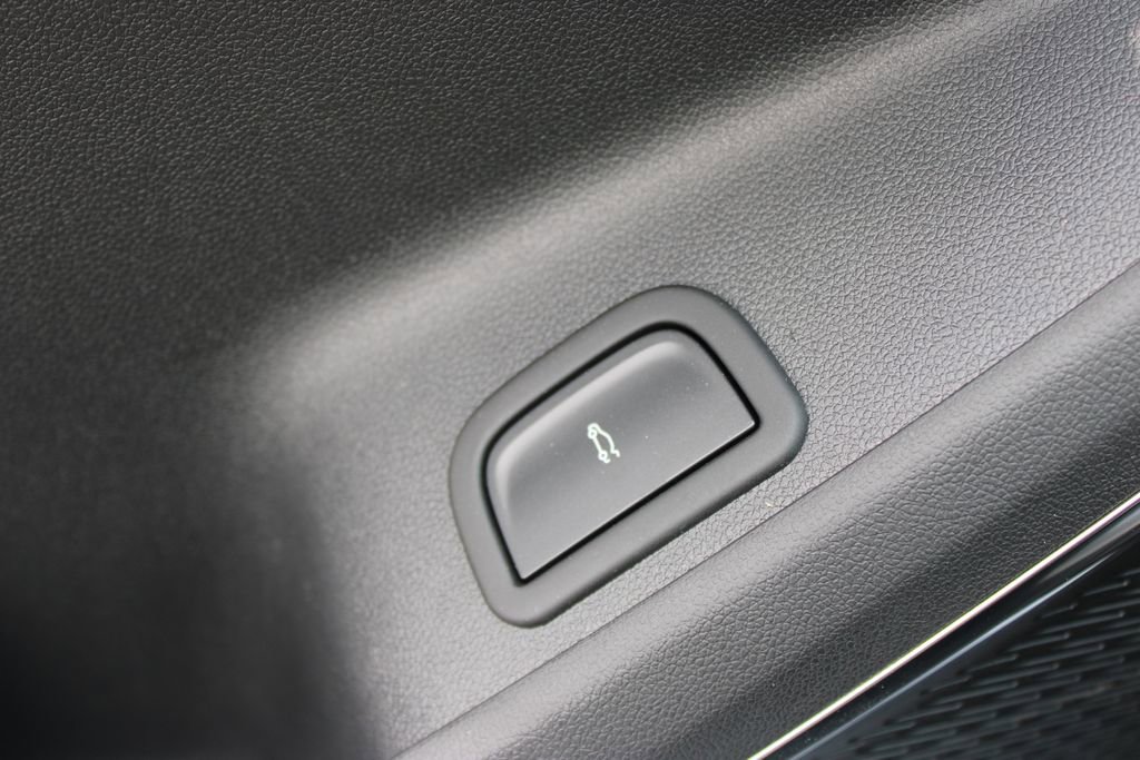 New 2026 Chevrolet Traverse RS w/ LPO, Floor Liner Package FWD image 43