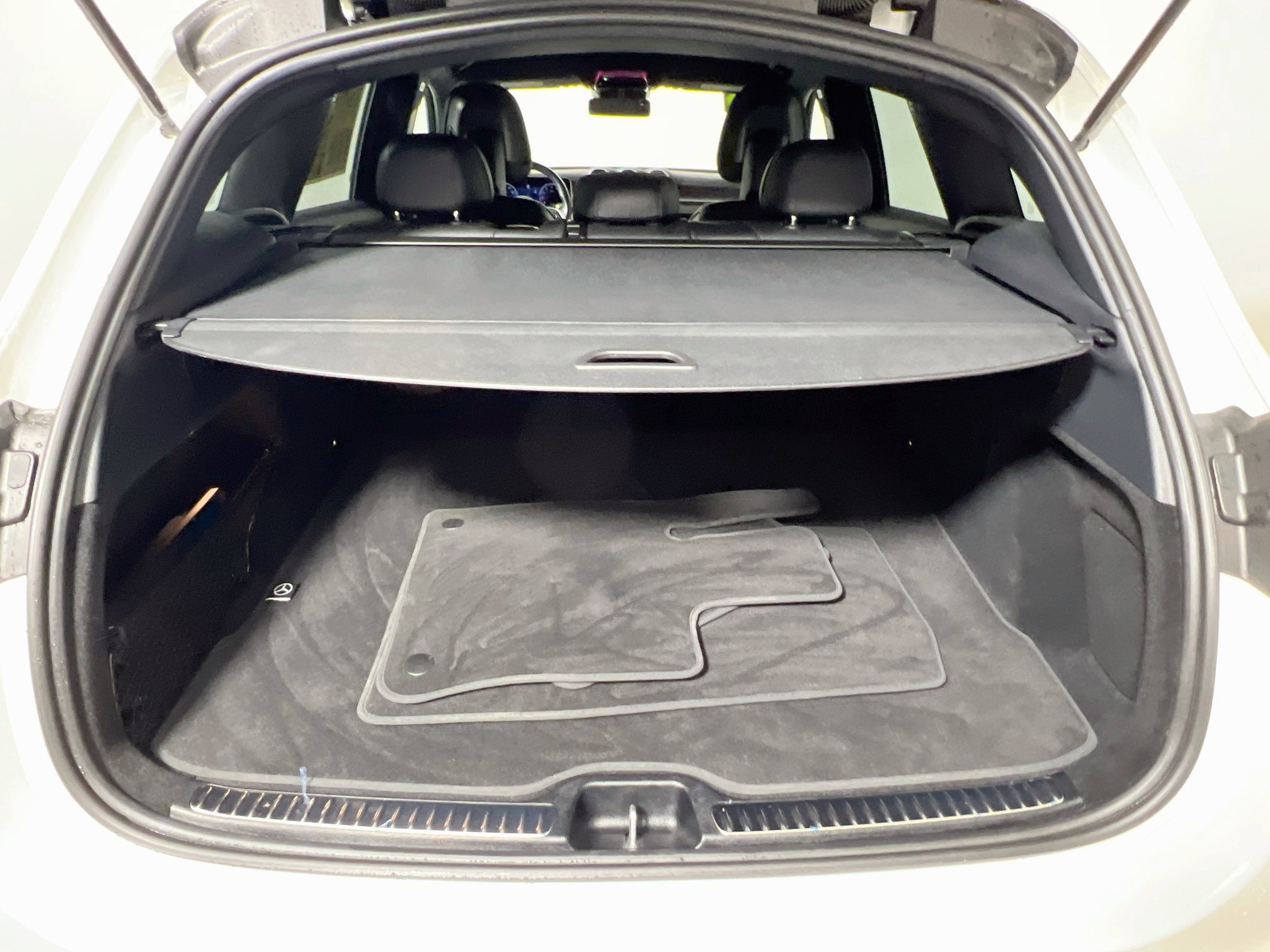 Used 2025 Mercedes-Benz GLC 300 image 34