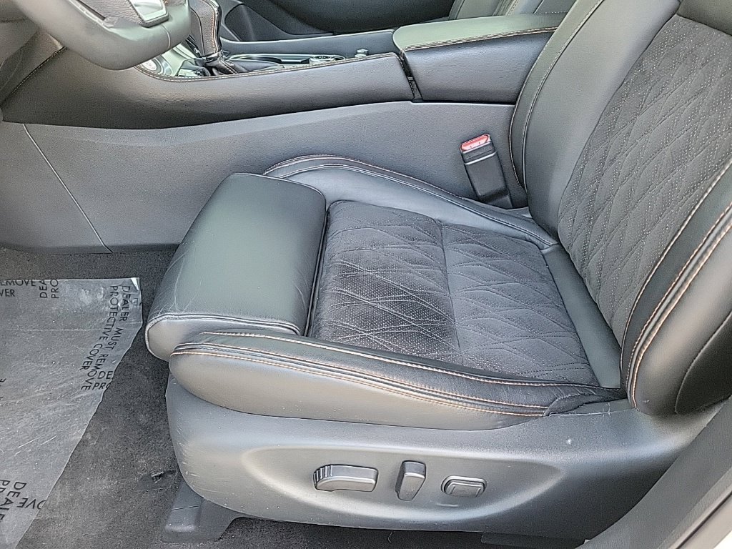 Used 2023 Nissan Maxima SR w/ Sport Mat Group FWD image 12