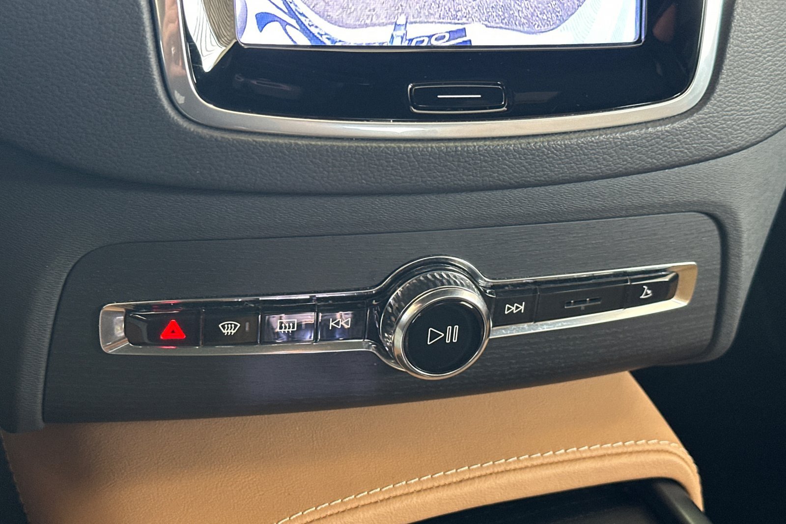 Certified 2024 Volvo XC90 T8 Ultimate w/ Lounge Package AWD/4WD image 27