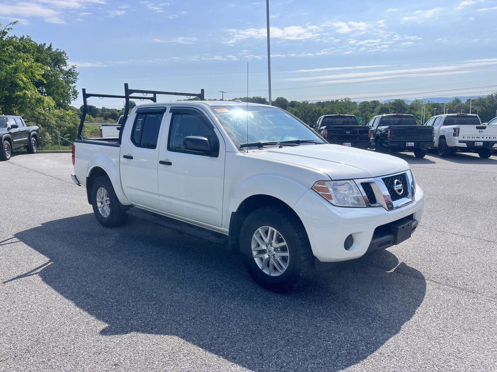 Used 2018 Nissan Frontier SV AWD/4WD image 1