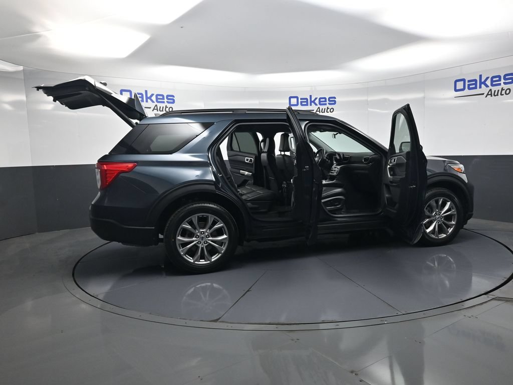 Used 2022 Ford Explorer XLT w/ Equipment Group 202A AWD/4WD image 55