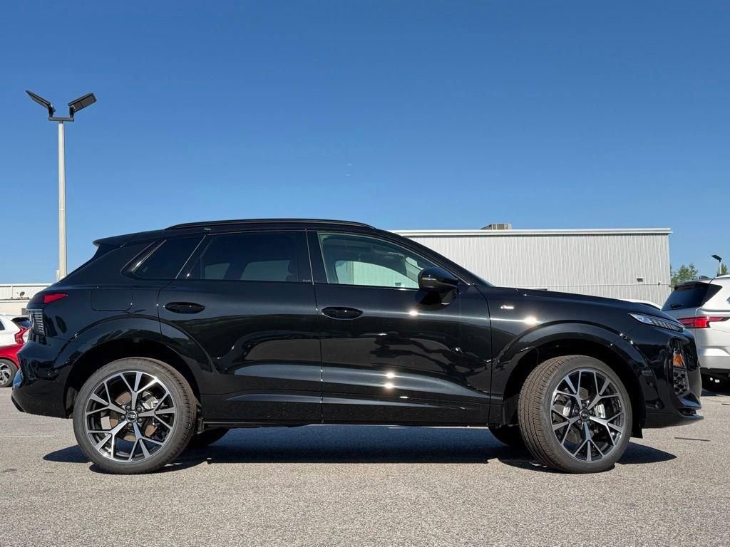 New 2026 Audi Q3 quattro 2.0T AWD/4WD image 7