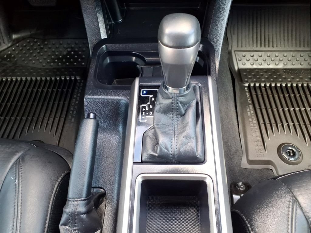 Used 2021 Toyota Tacoma Limited AWD/4WD image 19