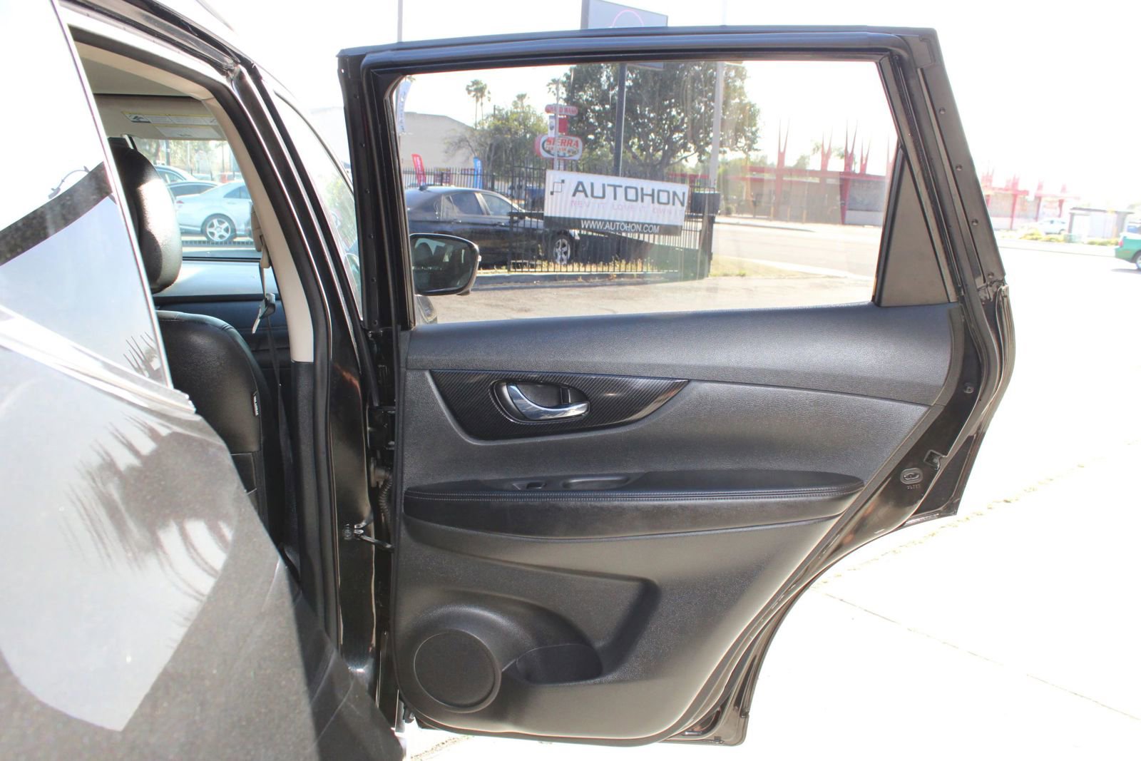 Used 2018 Nissan Rogue SL image 10