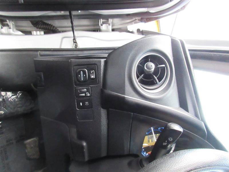 Used 2018 Toyota Corolla LE image 11