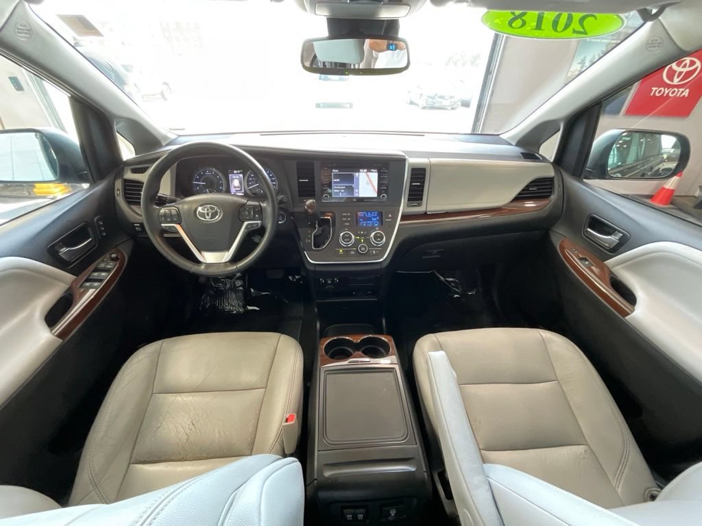 Used 2018 Toyota Sienna Limited Premium AWD/4WD image 7