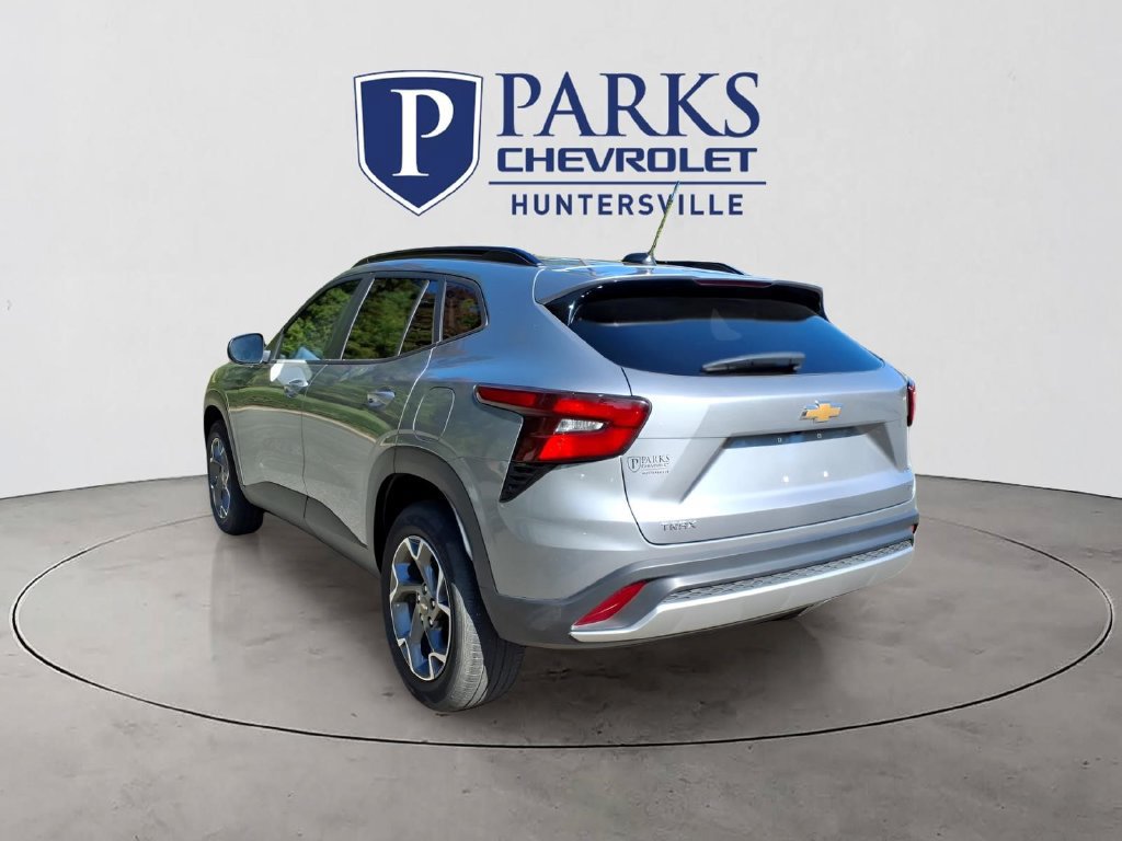 Certified 2025 Chevrolet Trax LT w/ LT Convenience Package FWD image 30