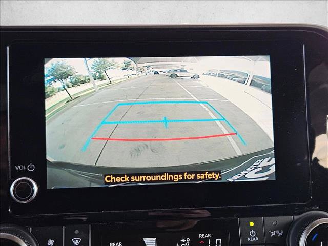 Used 2023 Toyota Highlander L FWD image 13