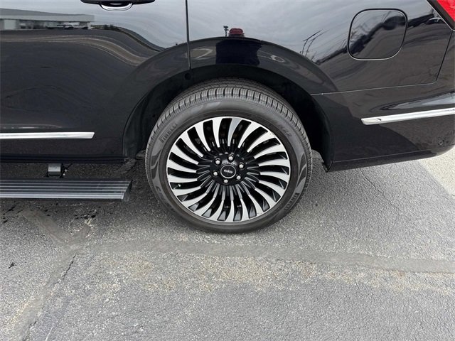 Used 2021 Lincoln Navigator Black Label w/ Cargo Convenience Package image 30