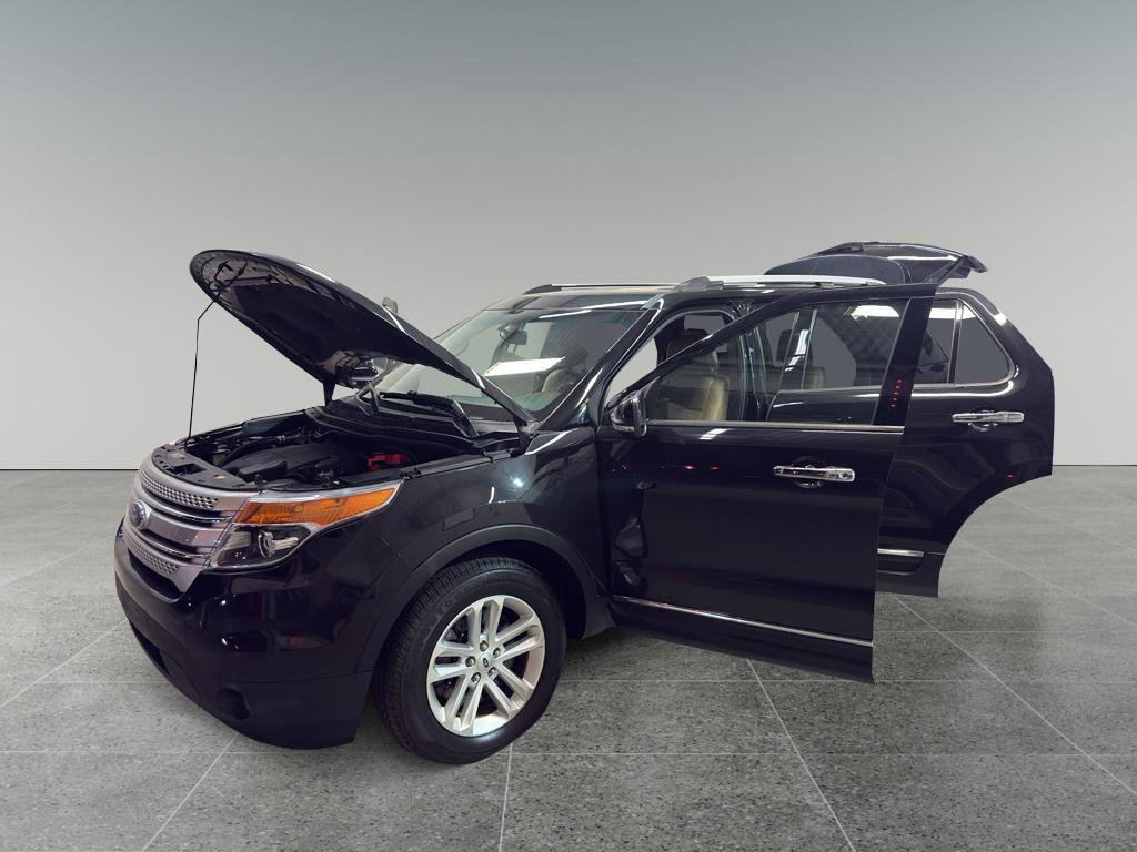 Used 2015 Ford Explorer XLT w/ Equipment Group 202A AWD/4WD image 11
