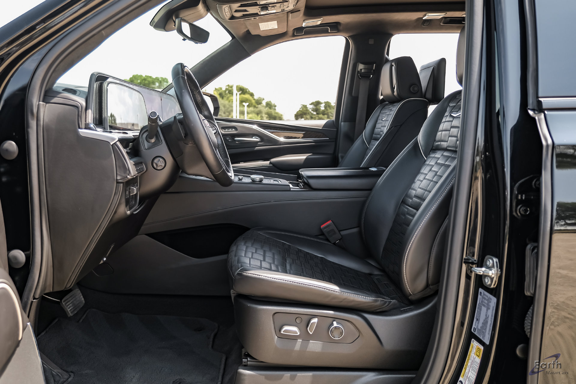 Used 2023 Cadillac Escalade Sport Platinum AWD/4WD image 35