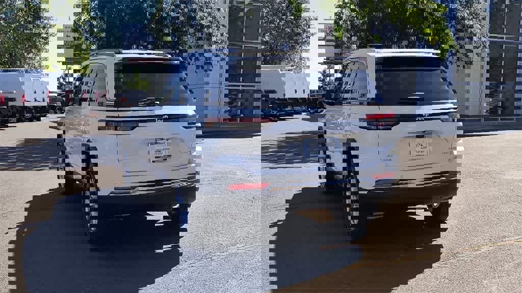 New 2025 Jeep Grand Cherokee Laredo X w/ Luxury Tech Group I image 7