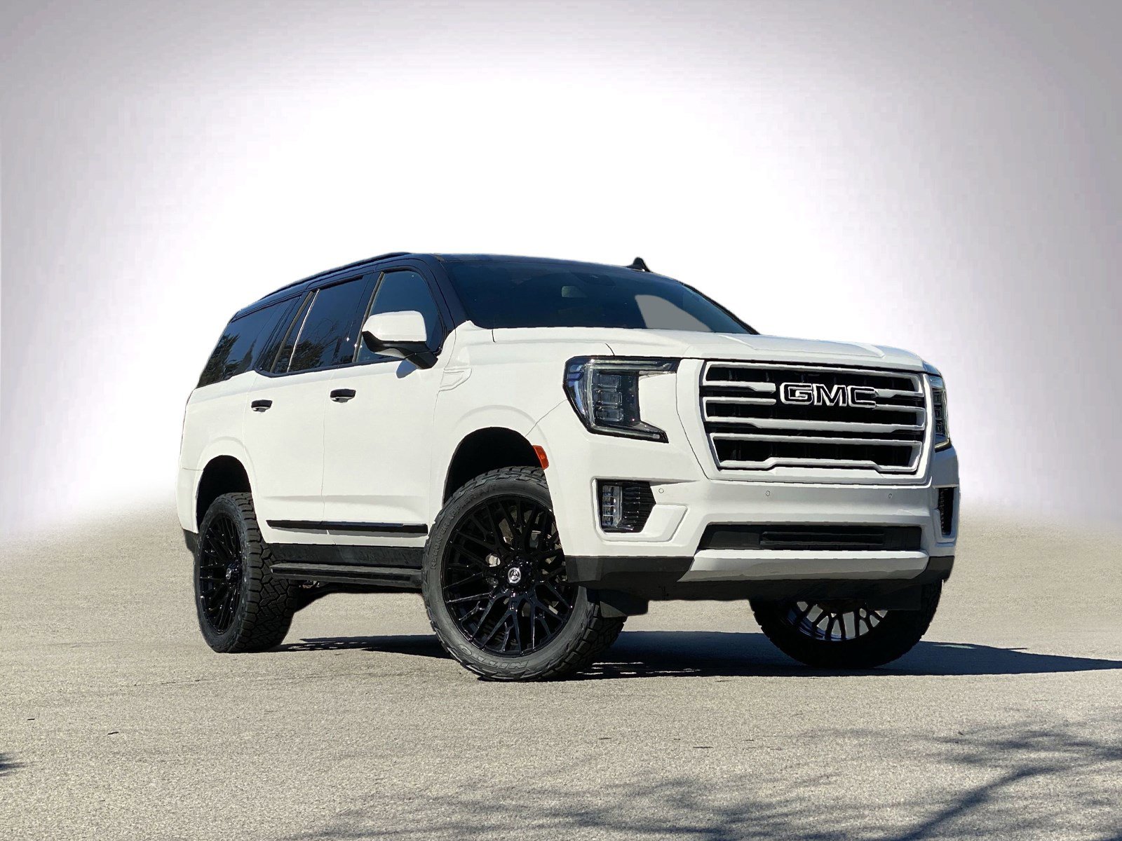 Used 2023 GMC Yukon SLT image 2