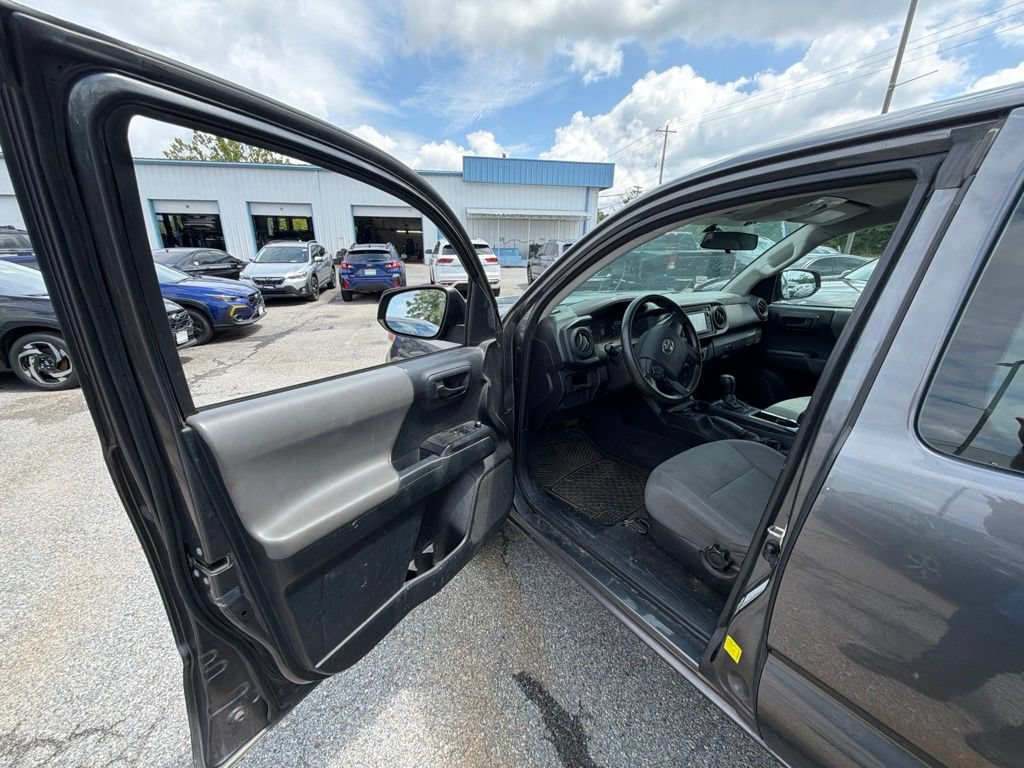 Used 2016 Toyota Tacoma SR AWD/4WD image 12