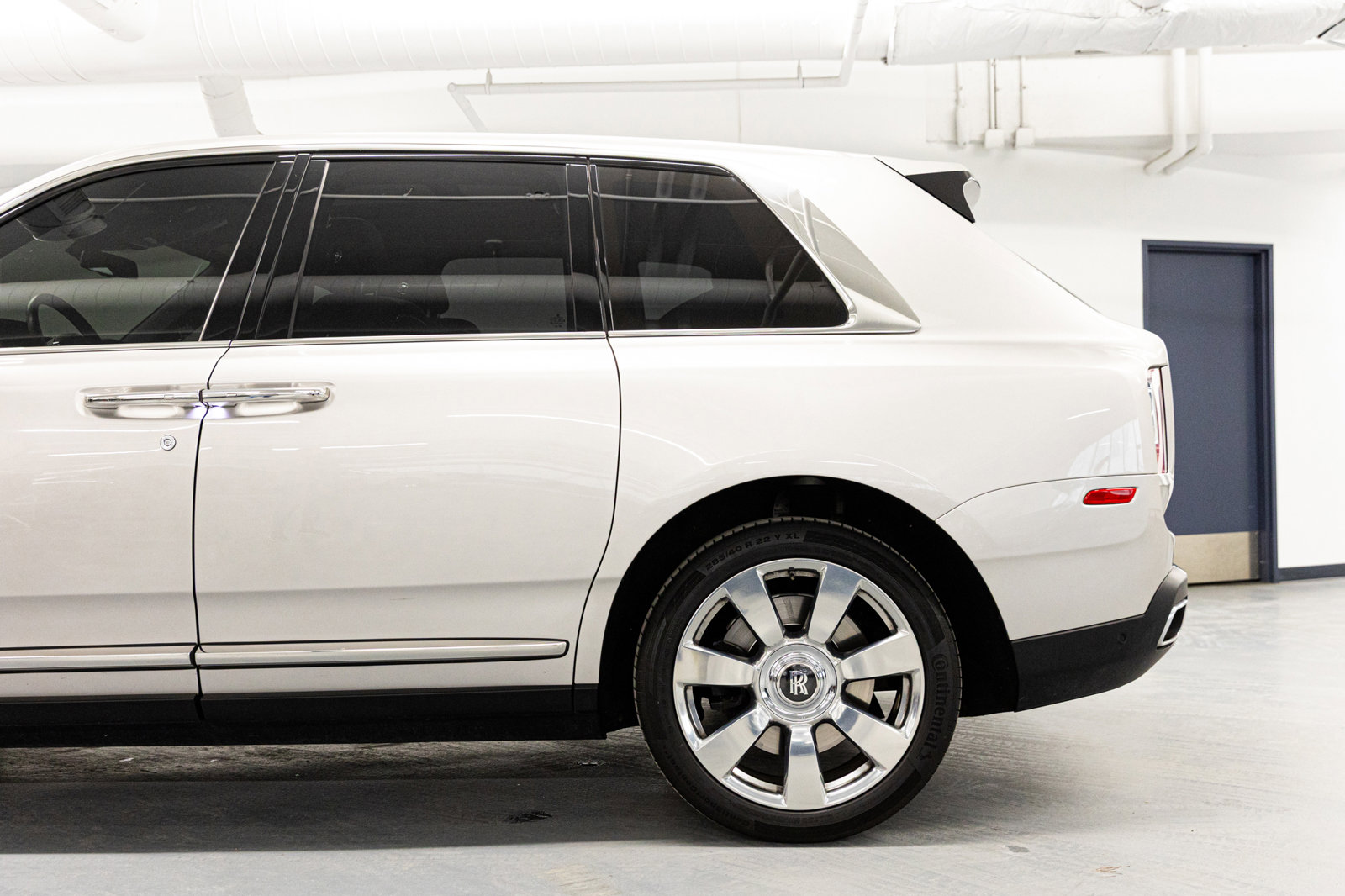 Used 2020 Rolls-Royce Cullinan image 12