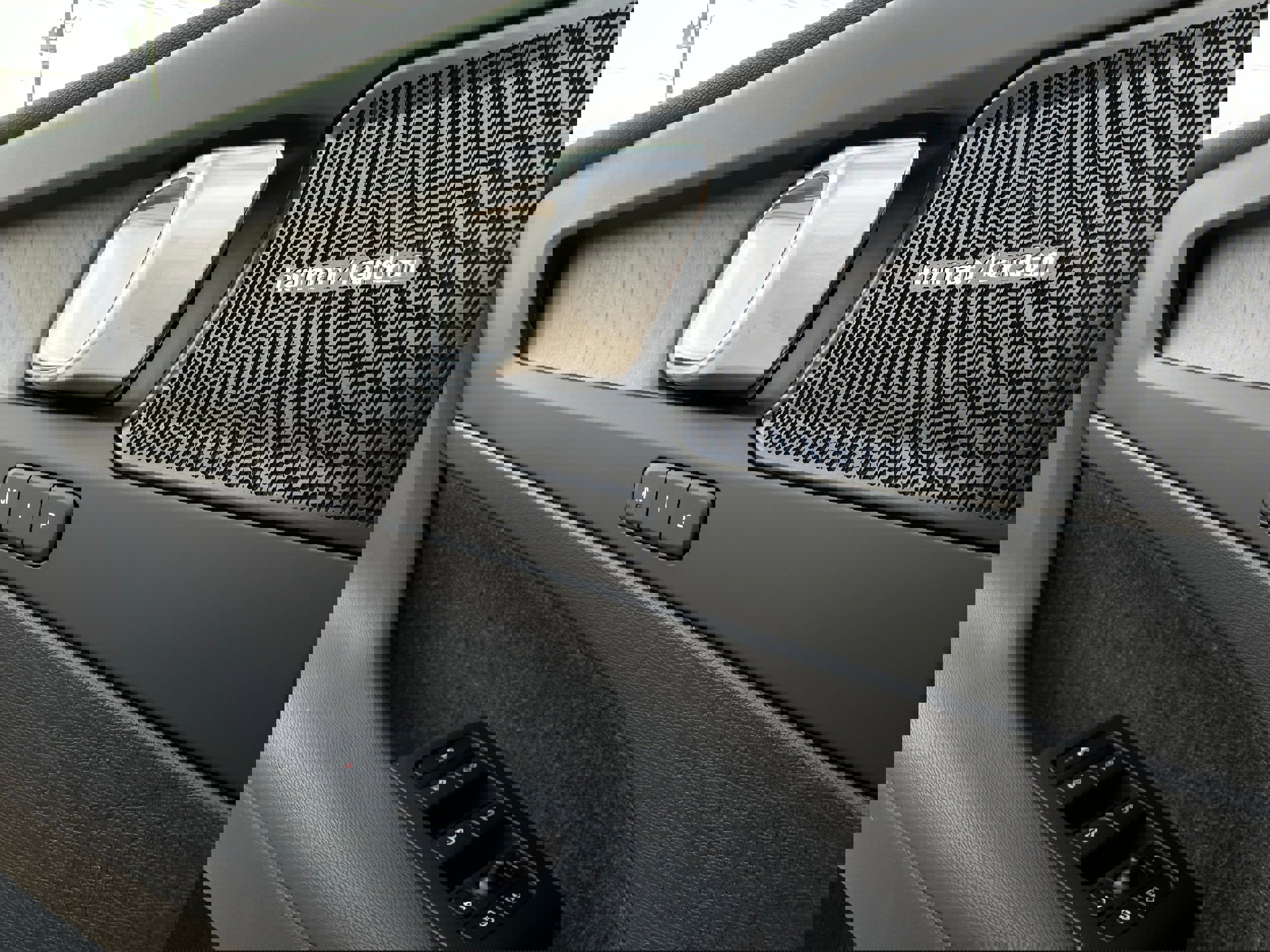 New 2025 Volvo XC40 B5 Plus image 17