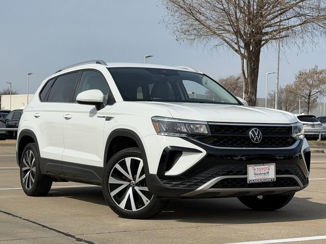 Used 2024 Volkswagen Taos SE image 2