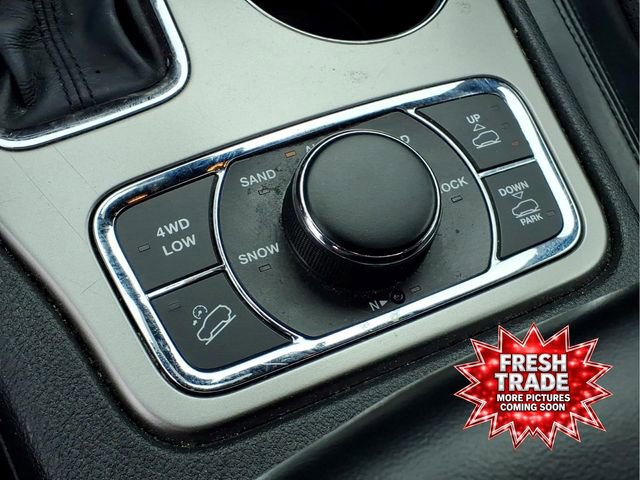 Used 2018 Jeep Grand Cherokee Overland AWD/4WD image 10