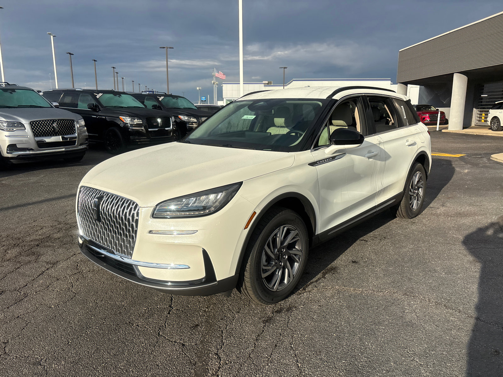 New 2026 Lincoln Corsair Premiere image 3