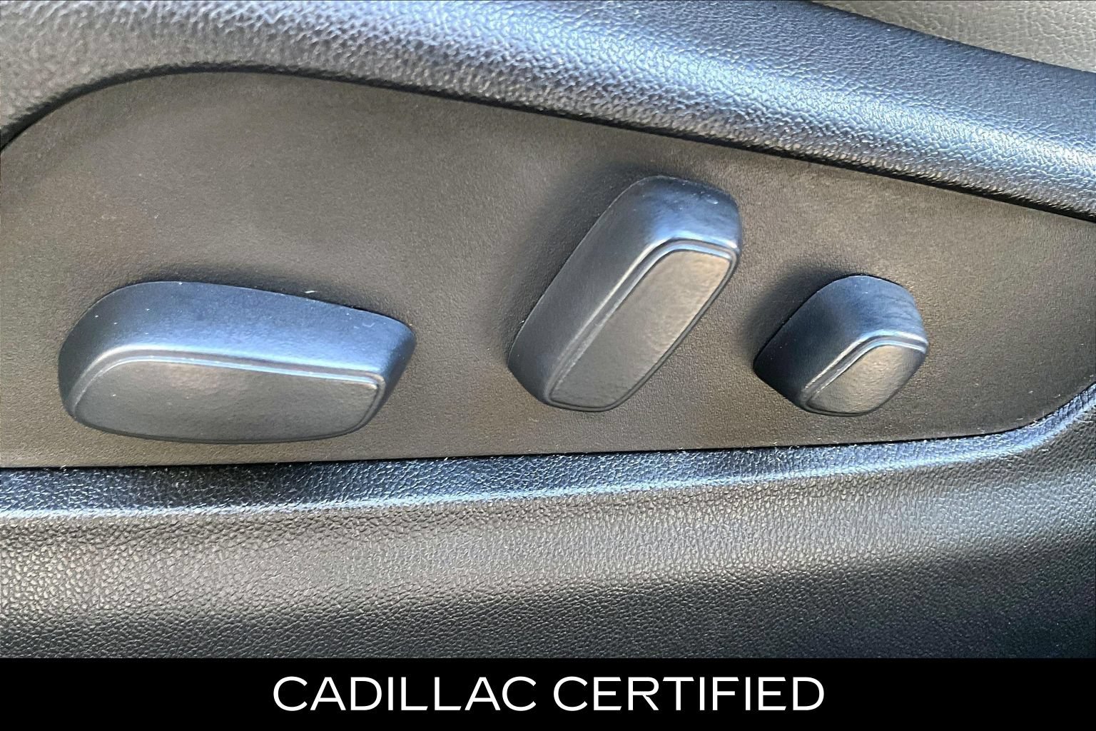 Used 2023 Cadillac XT4 Luxury w/ Cold Weather Package FWD image 20