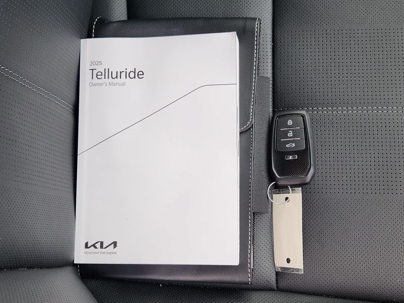 Used 2025 Kia Telluride EX w/ EX Captain's Chair Package FWD image 43