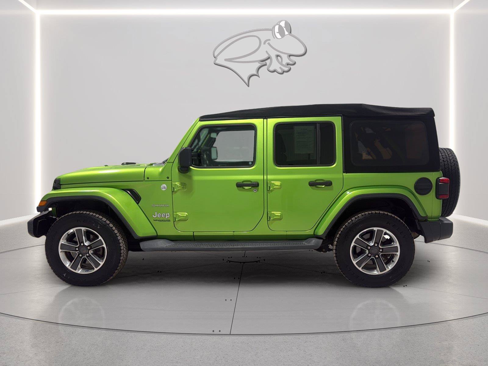 Used 2018 Jeep Wrangler Unlimited Sahara AWD/4WD image 2