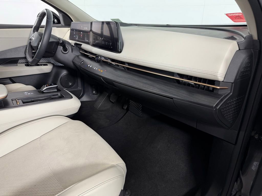 Used 2023 Nissan Ariya AWD image 31