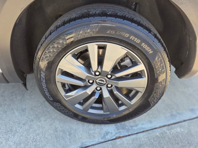 Used 2024 Nissan Pathfinder S image 11