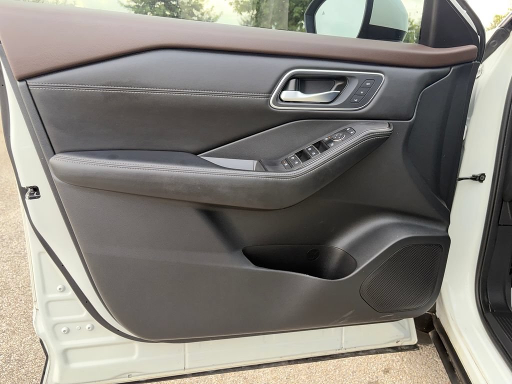 Certified 2023 Nissan Rogue Platinum FWD image 20