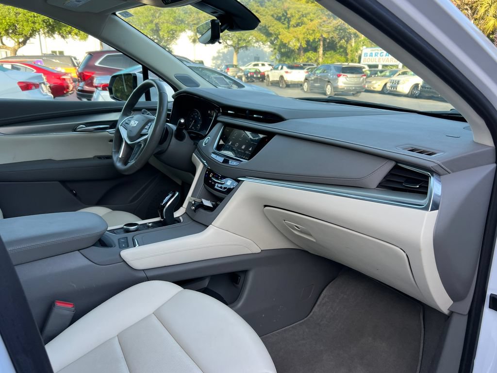 Used 2024 Cadillac XT5 Premium Luxury w/ Technology Package FWD image 16