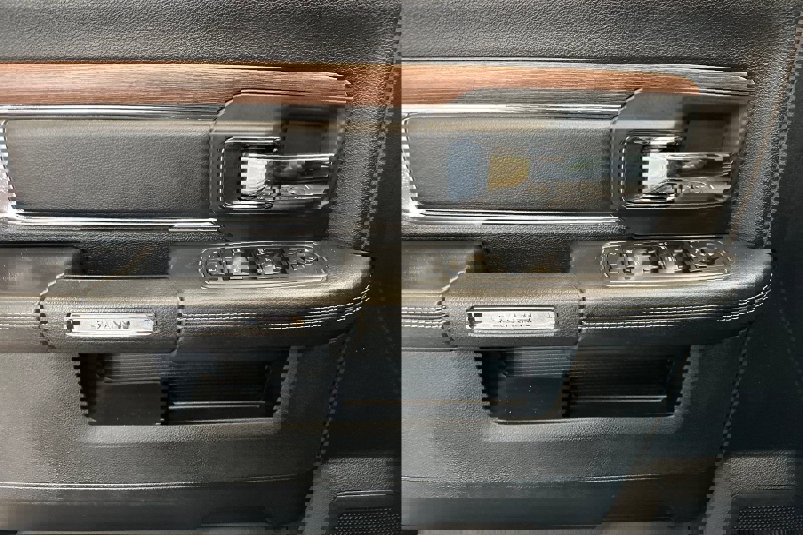 Used 2017 RAM 1500 Laramie w/ Convenience Group RWD image 11