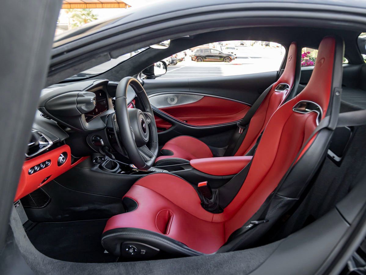 Used 2025 McLaren Artura image 13