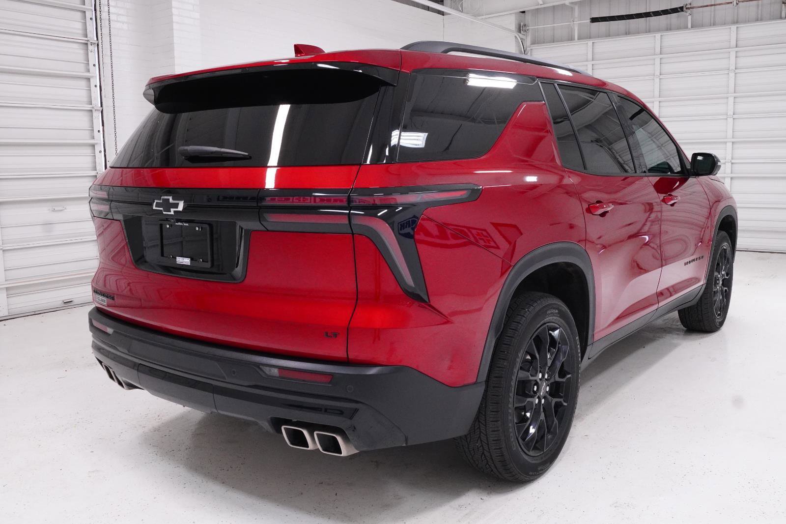 Used 2024 Chevrolet Traverse LT w/ Midnight/Sport Edition image 5