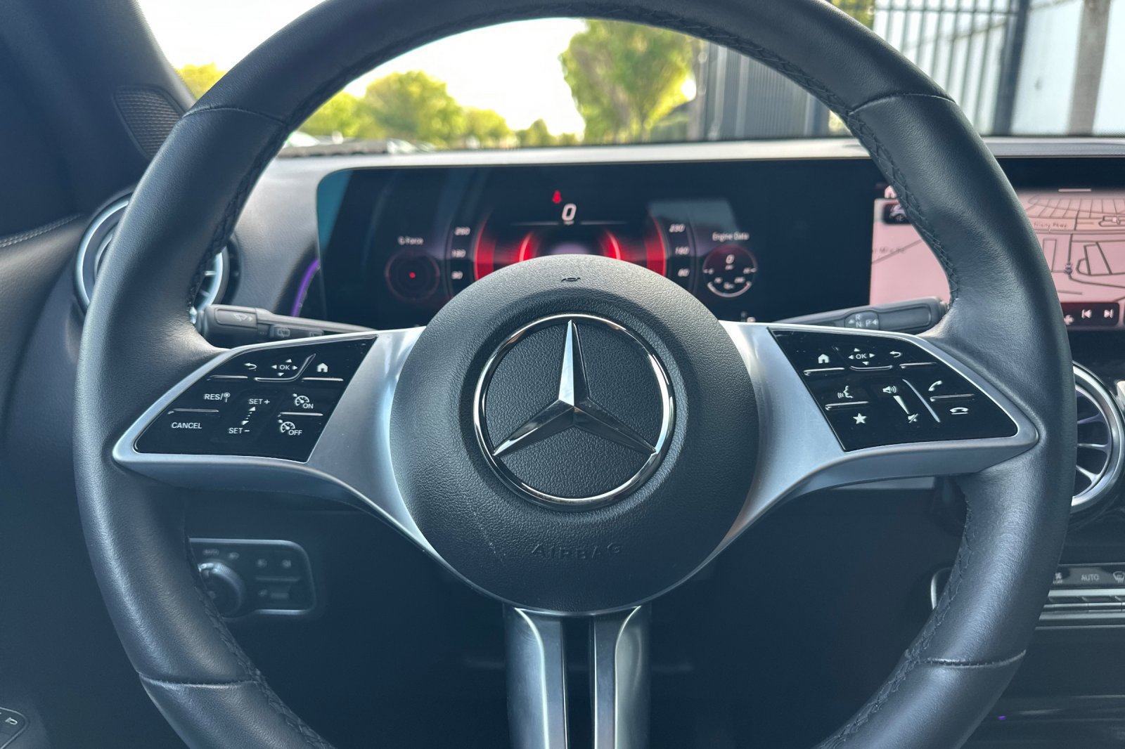 Certified 2025 Mercedes-Benz GLB 250 4MATIC image 24