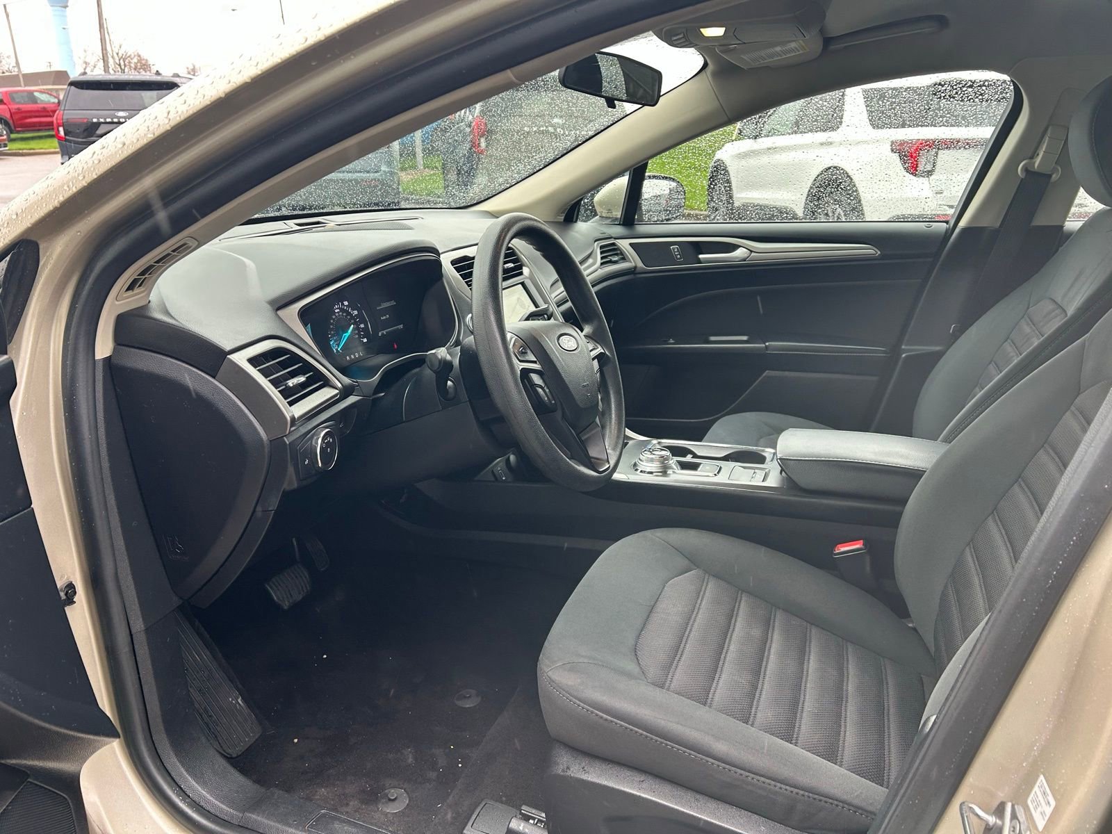 Used 2018 Ford Fusion SE w/ Fusion SE Technology Package image 9