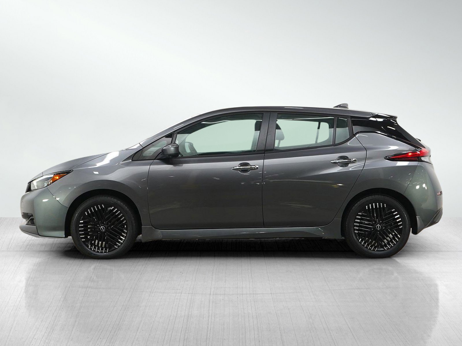 Used 2025 Nissan Leaf SV Plus FWD image 2
