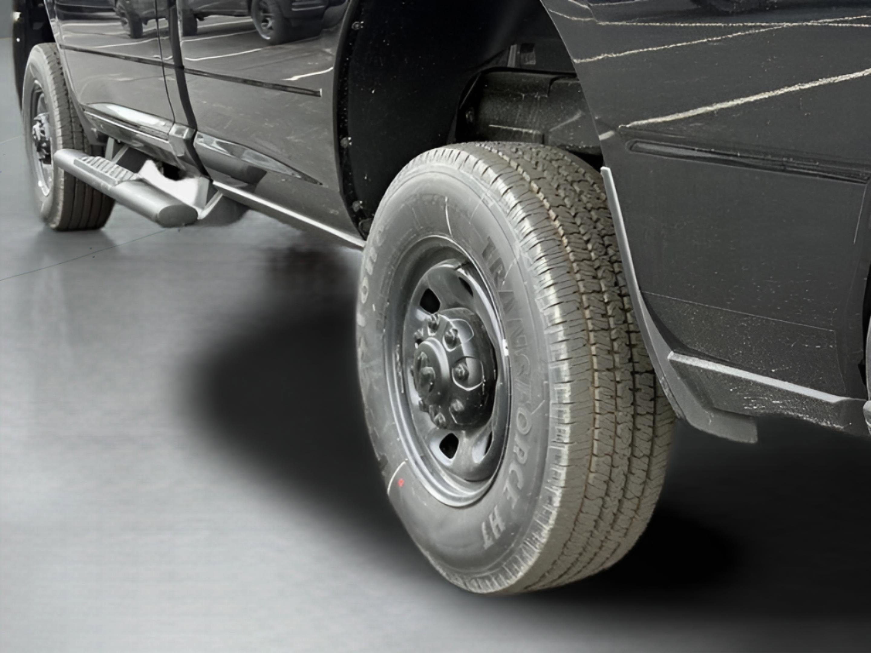 New 2025 RAM 2500 Tradesman image 31